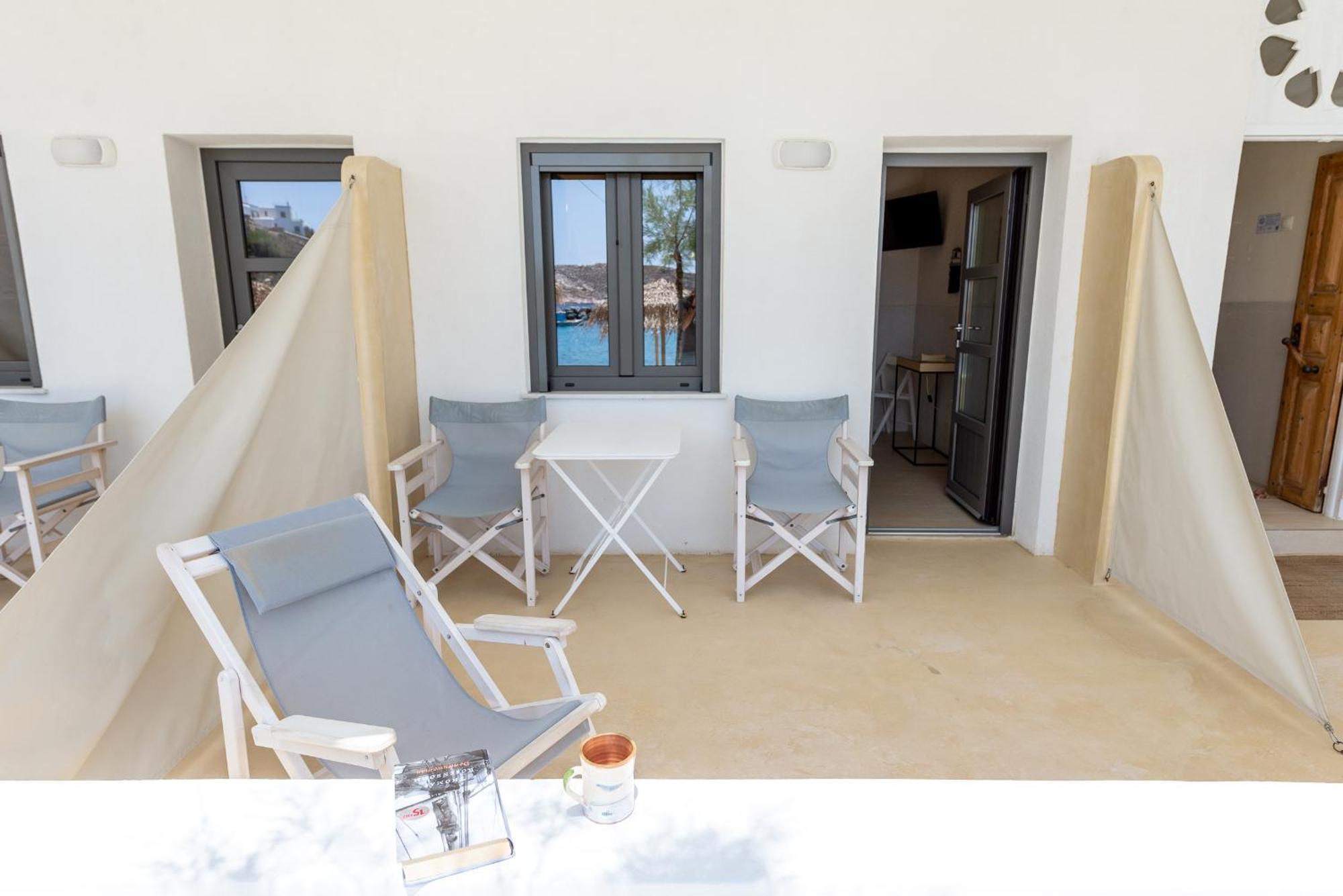 Emily Hotel Vari  Exterior photo