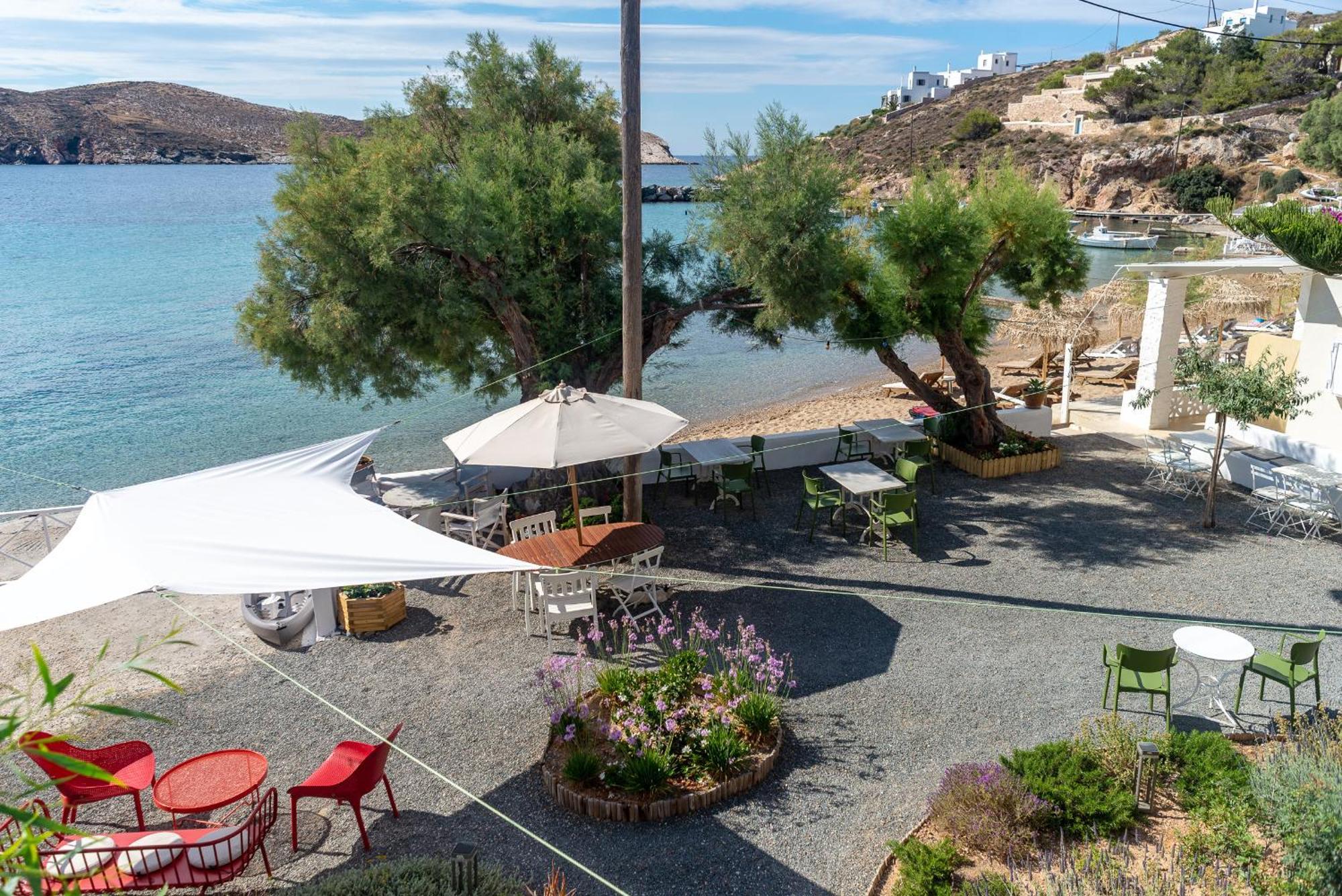 Emily Hotel Vari  Exterior photo
