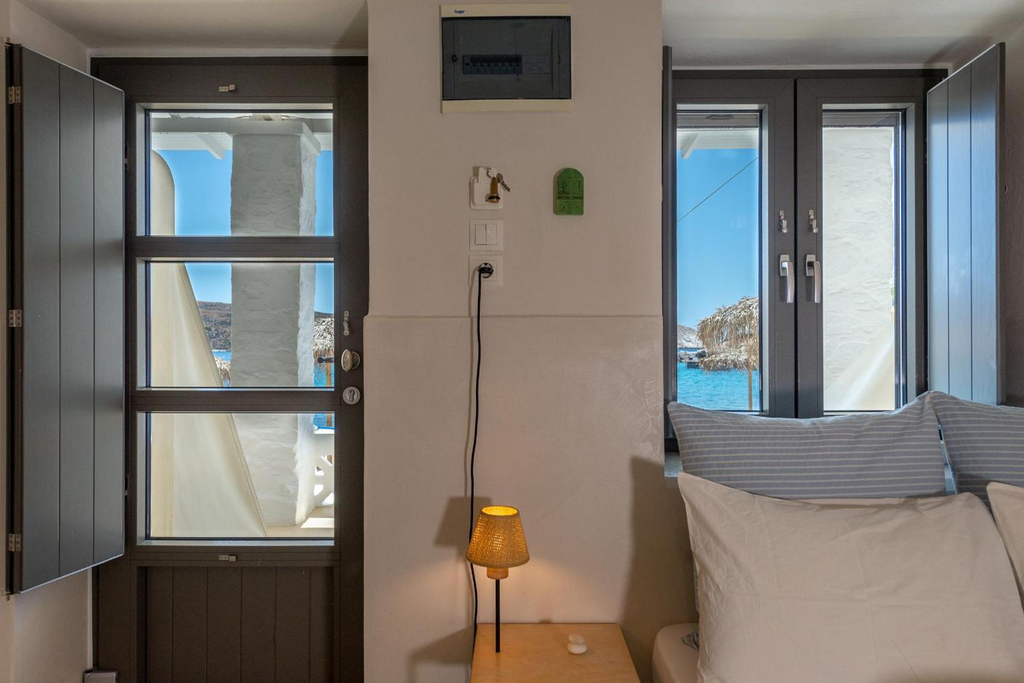 Emily Hotel Vari  Exterior photo