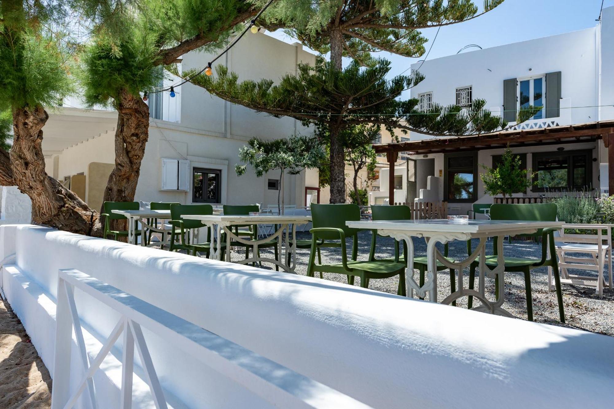 Emily Hotel Vari  Exterior photo