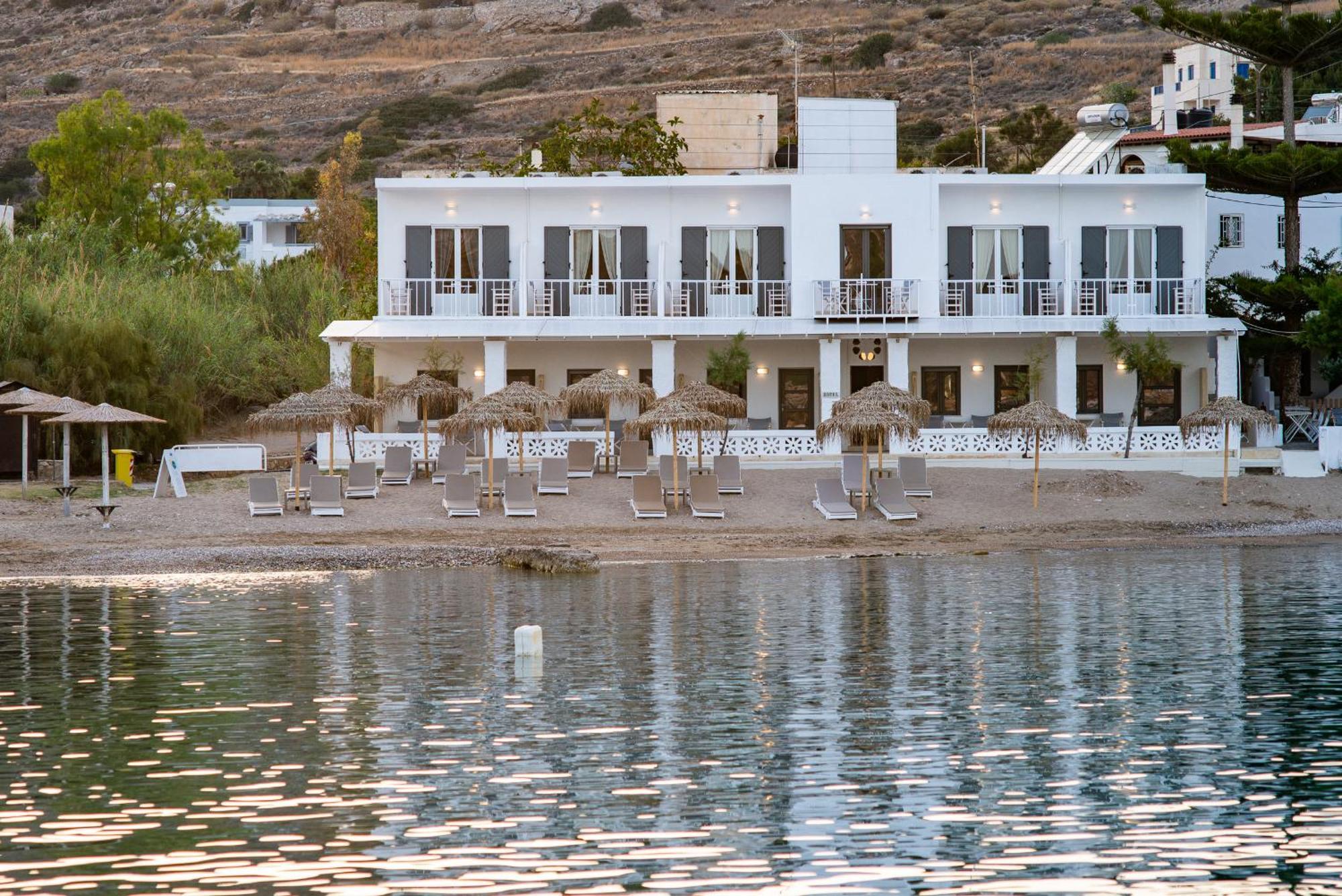 Emily Hotel Vari  Exterior photo